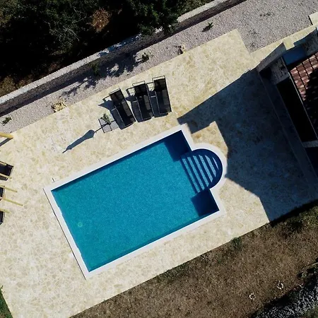 Padelin Villa