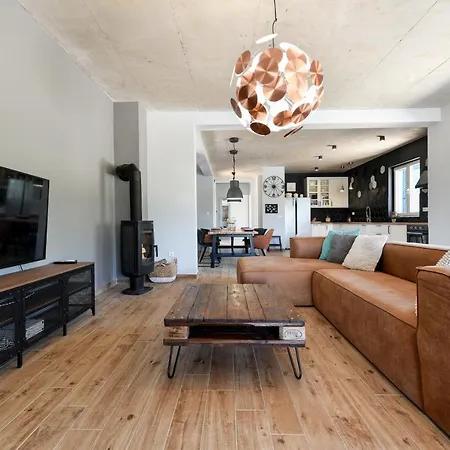 Padelin Villa *