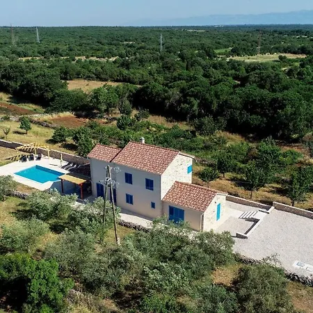 Padelin Villa *